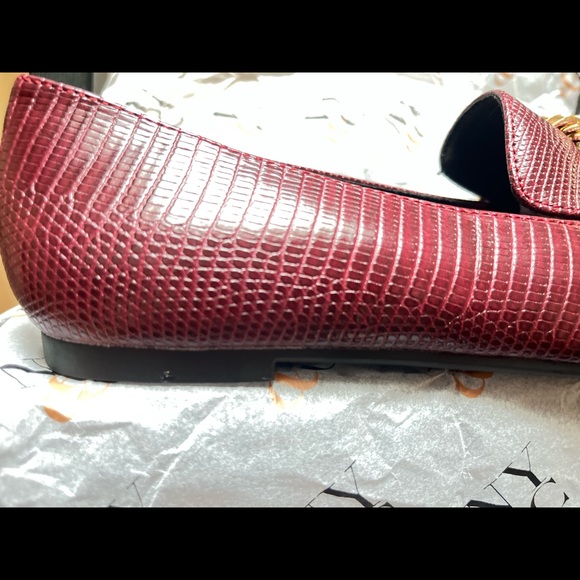 NWT | NY&Co. burgundy loafers with gold coloured chain buckle - Picture 5 of 14